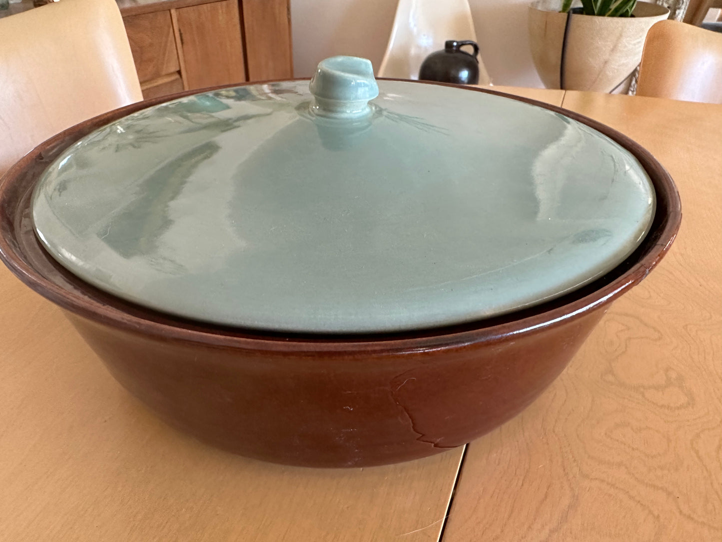 Vintage Red Wing pottery large a blue lid casserole dish with bamboo holder